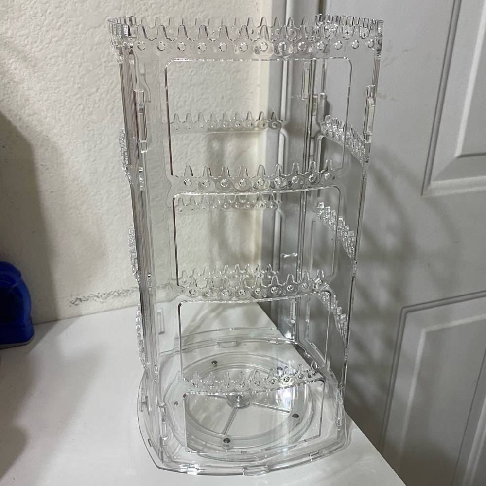 Rotating earrings rack